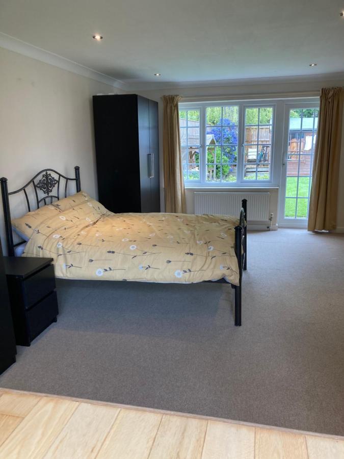 9 Chudleigh Close Apartment Bedford Bagian luar foto